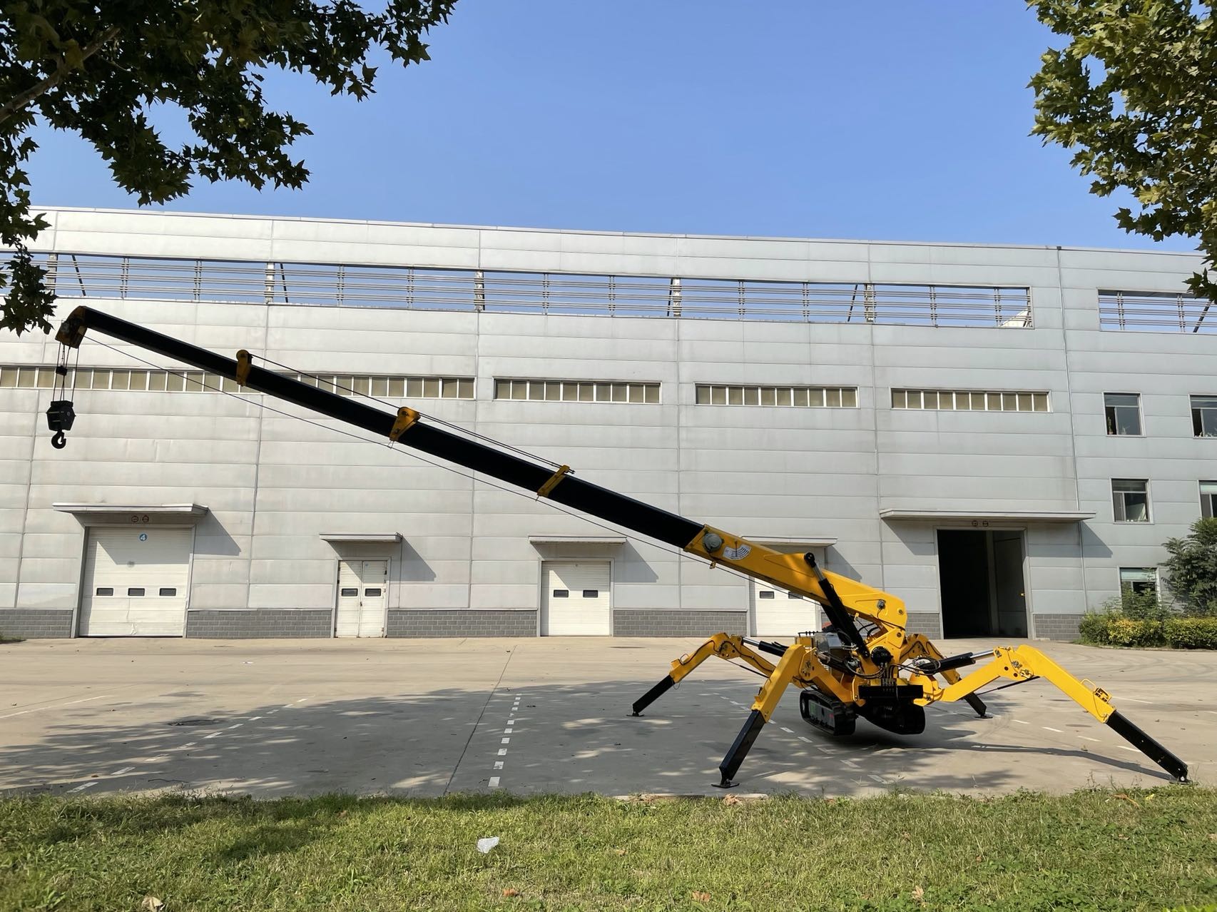 special floor friendly crawler spider Mini crane with Max. 3 tons lifting capacity