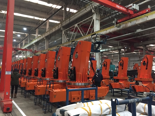 20m Capacity 200kN.m Lorry Crane with Max. Working Range 0-75 Degree